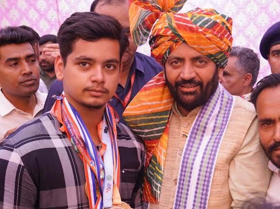 Chief Minister felicitates Rishabh Pal, selected for the World Powerlifting Championship.