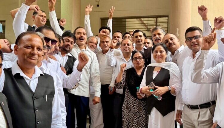 Lawyers went on strike and did not allow any police personnel to enter the court.