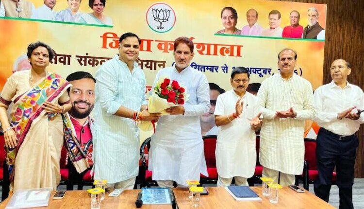 Objective of 'Seva Sankalp Abhiyan' is to strengthen the spirit of public service: Subhash Barala