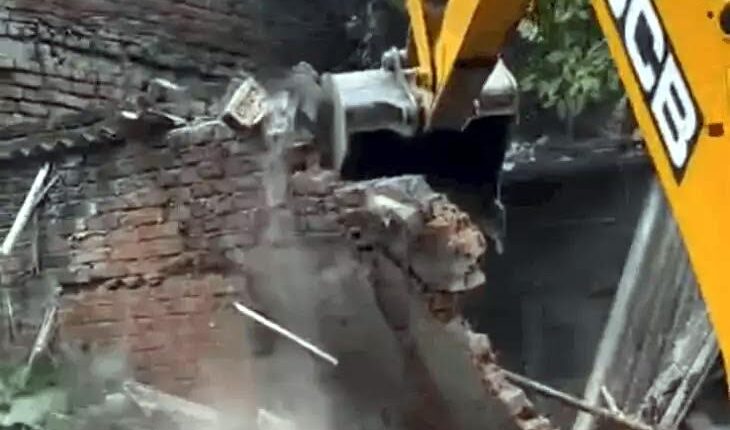 HSVP removed 80–100 illegal constructions in three days; houses and warehouses were demolished.