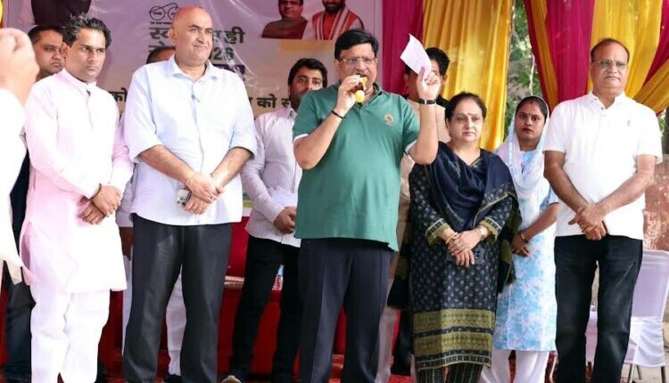 Cabinet Minister Vipul Goel inaugurated the event and personally participated in the cleanliness drive.