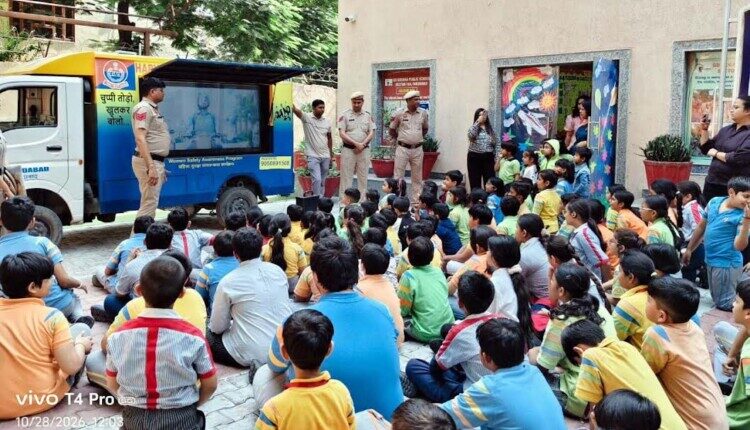 Students made aware of de-addiction under the ‘Police Ki Pathshala’ (Police School) initiative