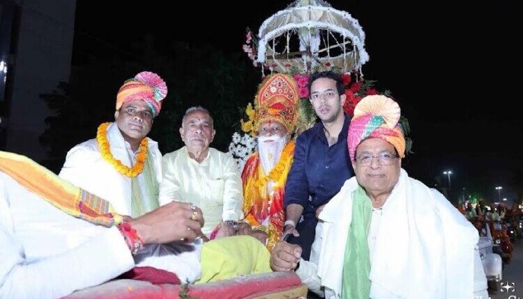 A grand procession by the Agrasen Samaj of Sector 8 passed through four sectors.