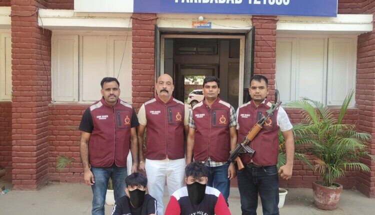 Two accused arrested while scouting for an opportunity to commit a crime; two pistols and three live cartridges recovered.