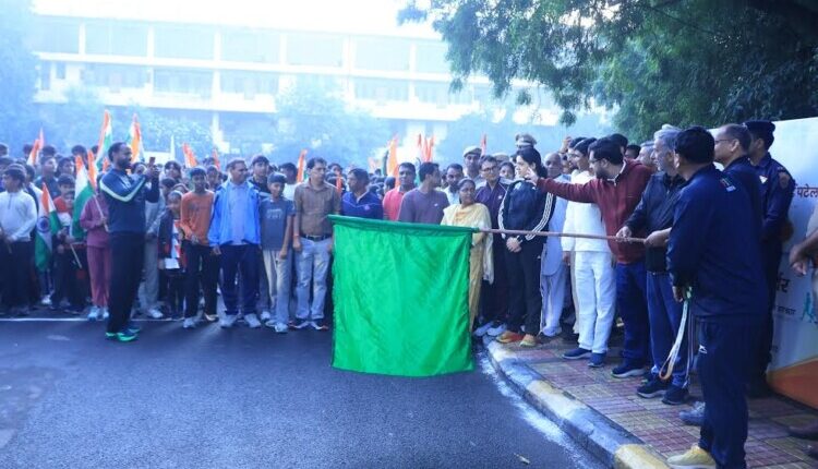 Faridabad runs in memory of the 'Iron Man': Union Minister of State Krishan Pal Gurjar flags off the 'Run for Unity'