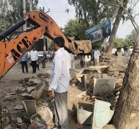 Illegal dairy encroachment removed from government land in Sector-3; Municipal Corporation carries out demolition.