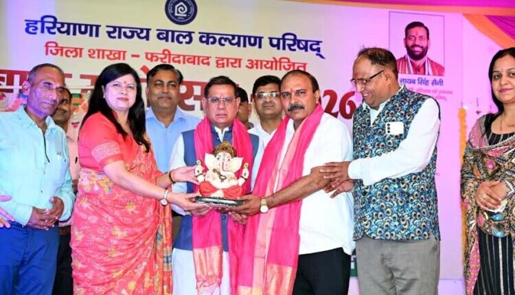 At the conclusion of the children's festival, Minister Rajesh Nagar praised the children's talent.