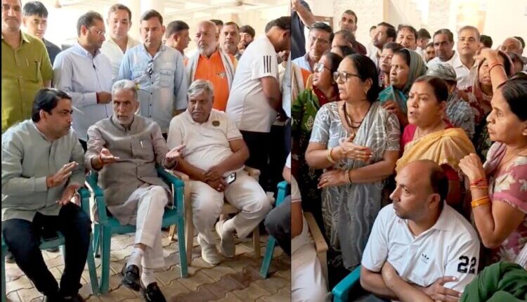 People, agitated over waste disposal, laid siege to the Union Minister’s residence under the leadership of Councilor Mukesh Dagar.