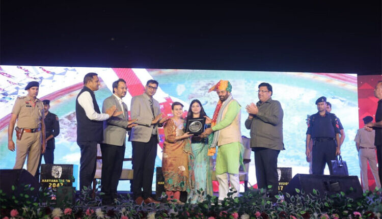 सतयुग दर्शन ट्रस्ट एवं सतयुग दर्शन संगीत कला केंद्र को हरियाणा के मुख्यमंत्री श्री नायब सिंह सैनी जी द्वारा सम्मानित किया गया